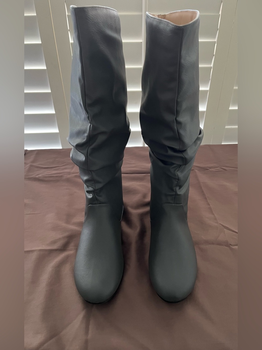 Jayne gray boots size 10